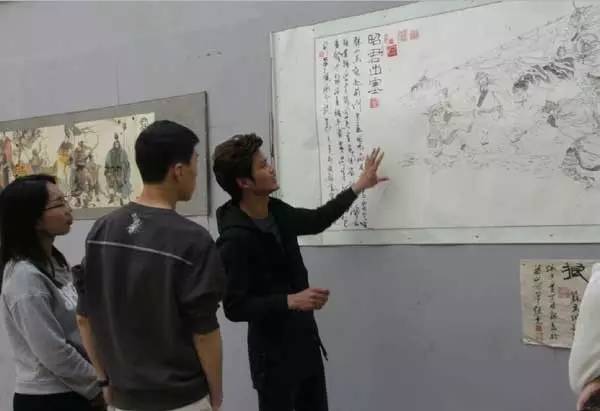 淮工又一位老员工引起轰动了,因他用三年画了一幅画