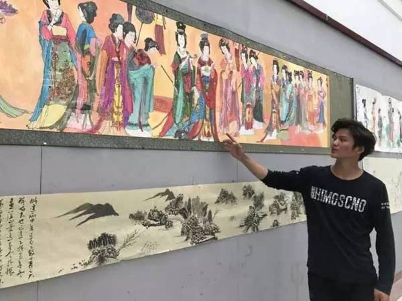 淮工又一位老员工引起轰动了,因他用三年画了一幅画