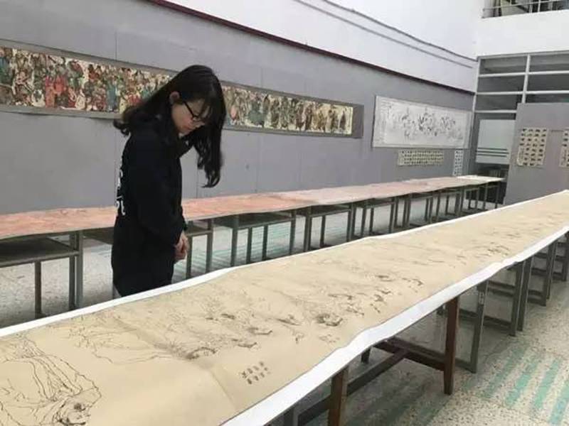 淮工又一位老员工引起轰动了,因他用三年画了一幅画