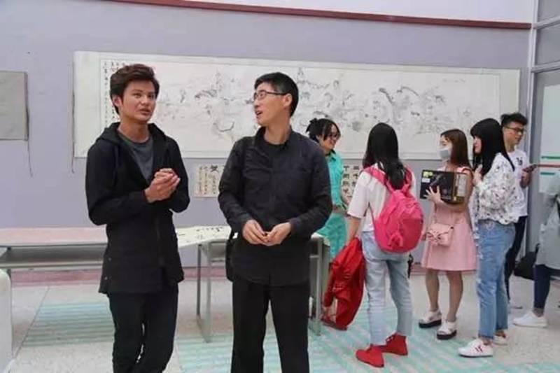 淮工又一位老员工引起轰动了,因他用三年画了一幅画